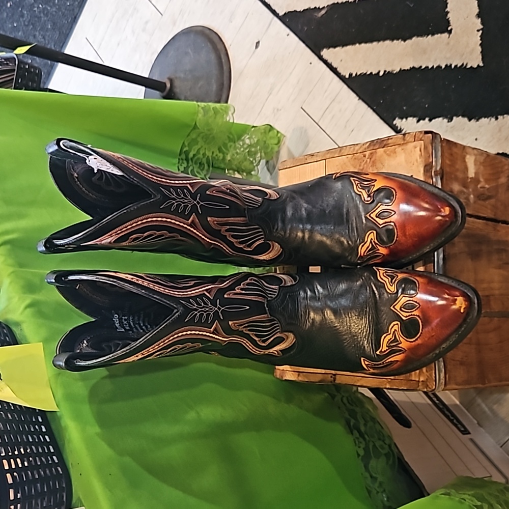 Vintage Laredo mens cowboy boots size 11.5